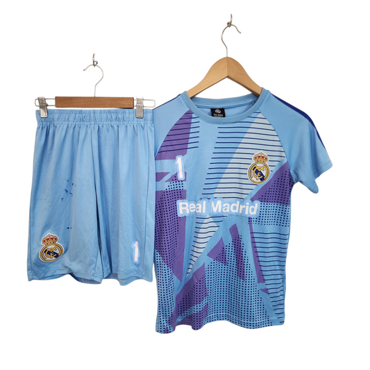 REAL MADRID סט לילדים גיל 14 חולצה במצב טוב מכנסיים עם כתם קטן